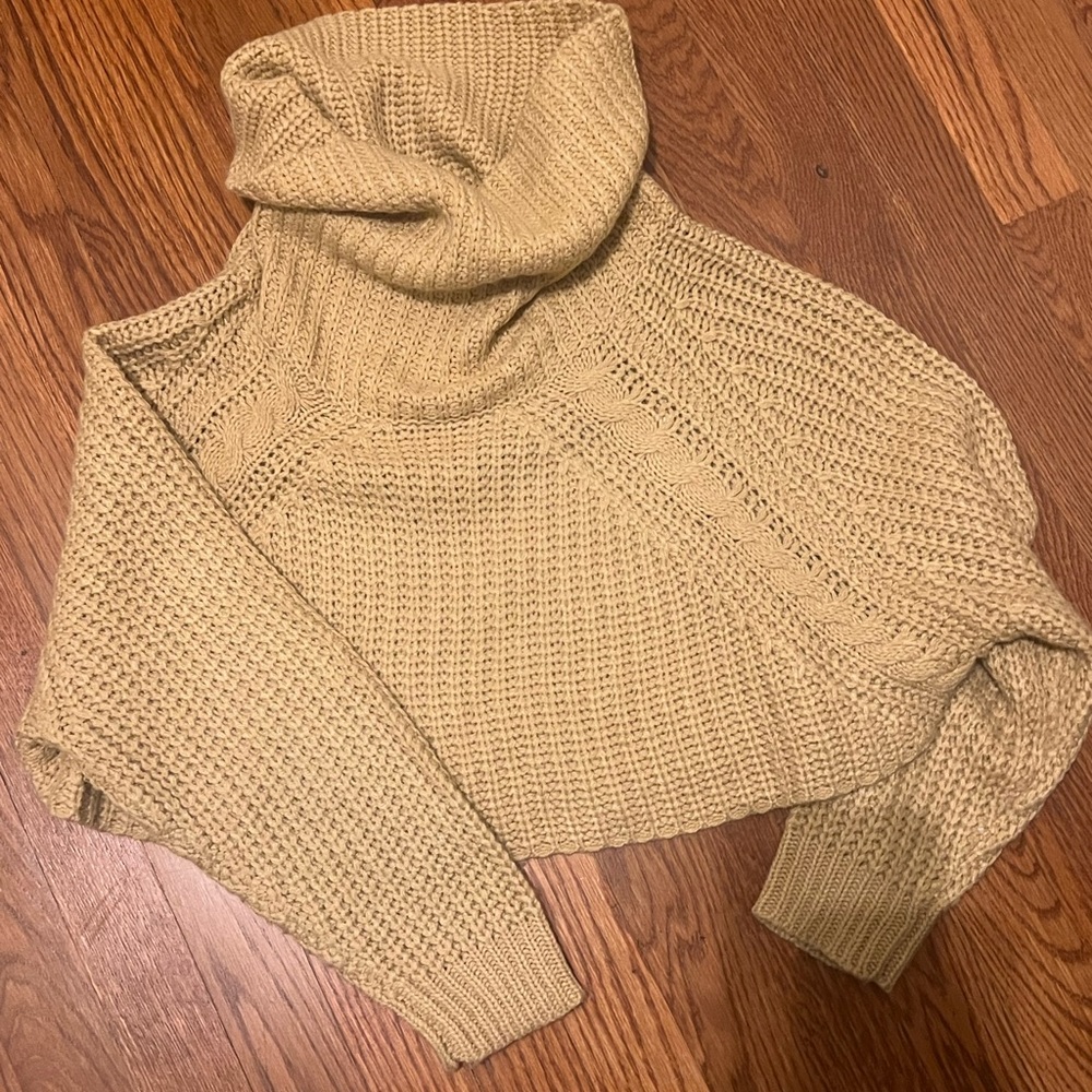 Cozy cropped beige turtleneck sweater